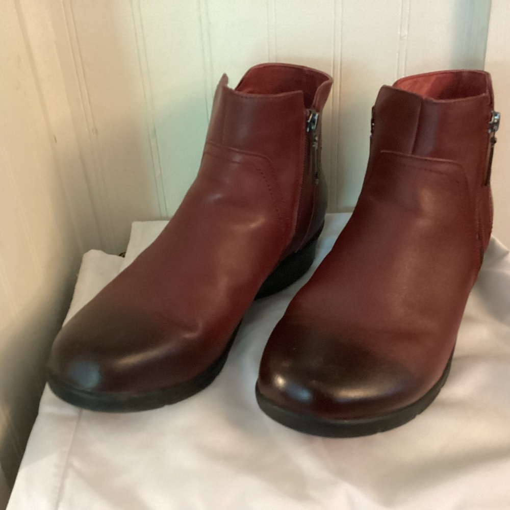 Propet Rich Burgundy Leather Booties Sz 8, NWOT